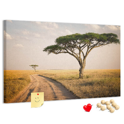 Korktafel mit afrikanischer Landschaft und Baum