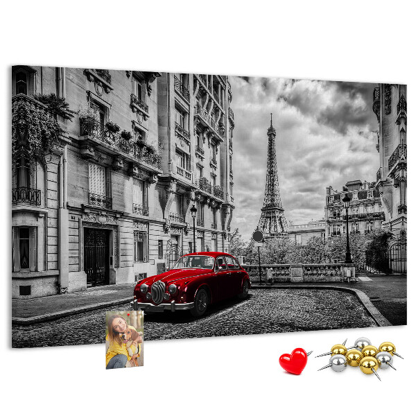 Korkbild rotes Auto vor der Kulisse von Paris