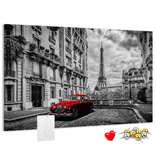 Korkbild rotes Auto vor der Kulisse von Paris