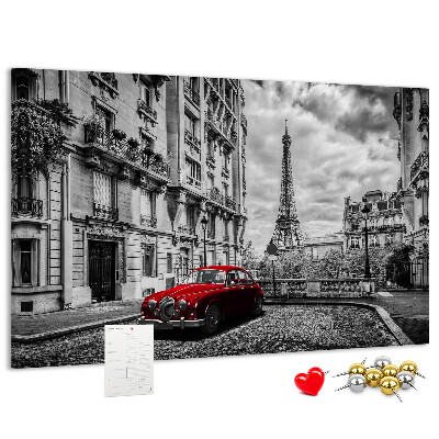 Korkbild rotes Auto vor der Kulisse von Paris