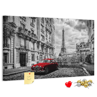 Korkbild rotes Auto vor der Kulisse von Paris