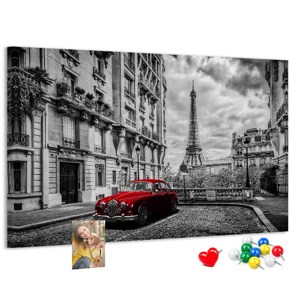 Korkbild rotes Auto vor der Kulisse von Paris