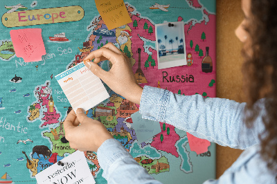 Bunte Europakarte mit Ländernamen auf Korkrückwand