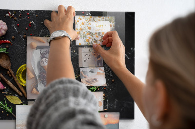 Magnettafel Gewürze auf der Theke
