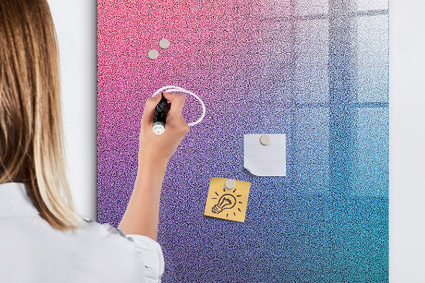 Magnettafel zum schreiben Eine farbenfrohe Tafel für Notizen und Fotos