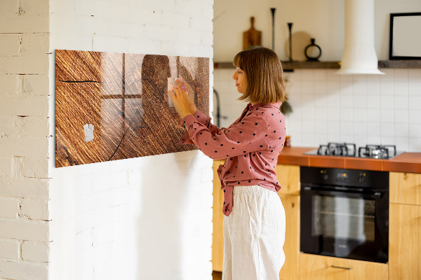 Schreib magnettafel Fotoorganisator auf einem Holzbrett