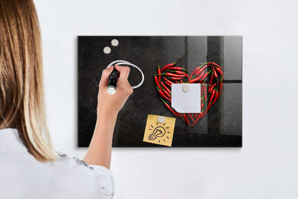 Schreib magnettafel Ein Herz aus Paprika und Fotos von Erinnerungen