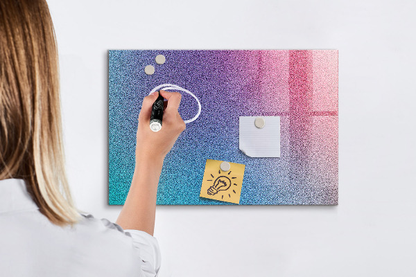 Magnettafel zum schreiben Eine farbenfrohe Tafel für Notizen und Fotos
