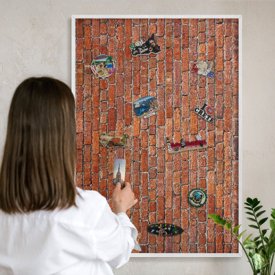 Magnettafel aus Metall für Souvenirs in weißem Rahmen Ziegelmotiv