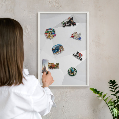 Wand-Magnettafel für Reisesouvenirs mit weißem Rahmen Weiße Geometrie