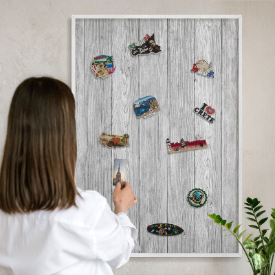 Wand-Magnettafel für Reisesouvenirs mit weißem Rahmen Holzstruktur