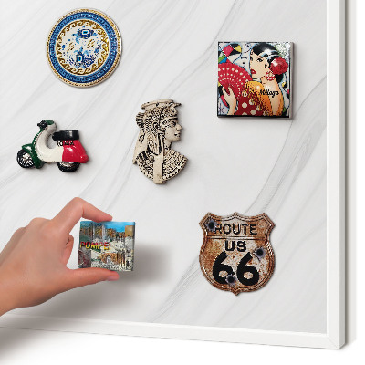 Magnettafel aus Metall für Souvenirs in weißem Rahmen Feiner Marmor