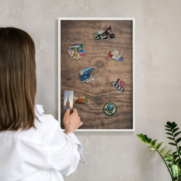 Wand-Magnettafel für Reisesouvenirs mit weißem Rahmen Holzstruktur