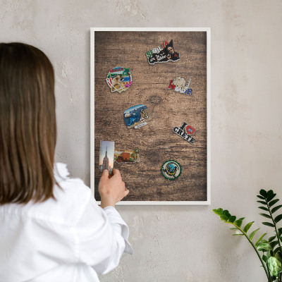 Wand-Magnettafel für Reisesouvenirs mit weißem Rahmen Holzstruktur