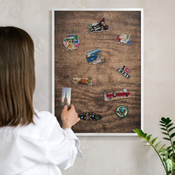 Wand-Magnettafel für Reisesouvenirs mit weißem Rahmen Holzstruktur