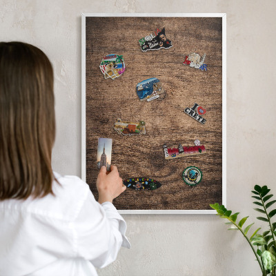 Wand-Magnettafel für Reisesouvenirs mit weißem Rahmen Holzstruktur