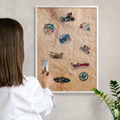 Magnettafel aus Metall für Souvenirs in weißem Rahmen Steintextur