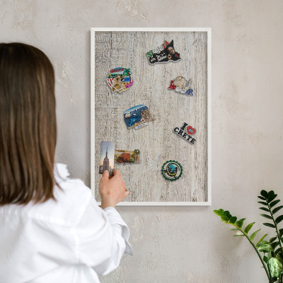 Wand-Magnettafel für Reisesouvenirs mit weißem Rahmen Holzstruktur