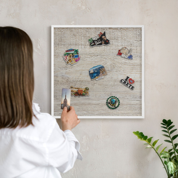 Wand-Magnettafel für Reisesouvenirs mit weißem Rahmen Holzstruktur