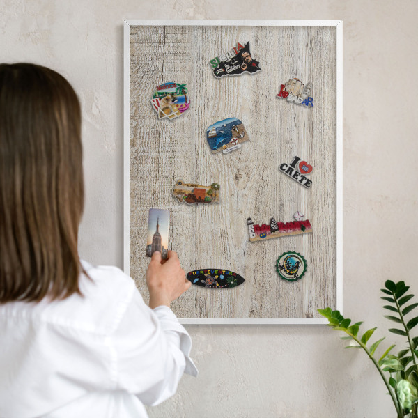 Wand-Magnettafel für Reisesouvenirs mit weißem Rahmen Holzstruktur