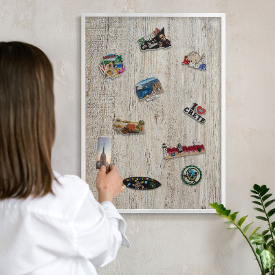 Wand-Magnettafel für Reisesouvenirs mit weißem Rahmen Holzstruktur