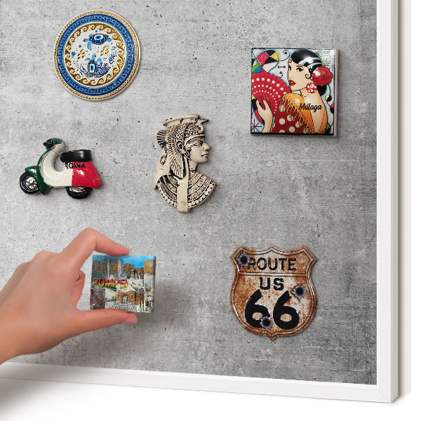 Magnettafel aus Metall für Souvenirs in weißem Rahmen Konkreter Minimalismus
