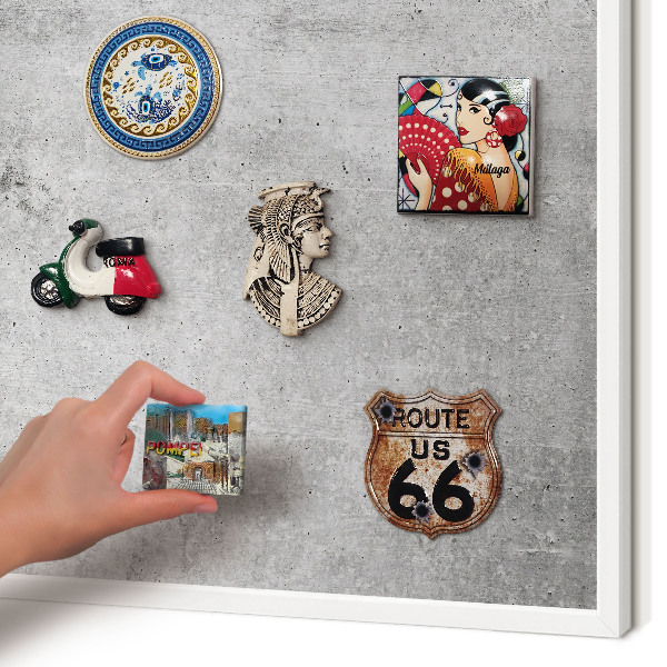 Magnettafel aus Metall für Souvenirs in weißem Rahmen Konkreter Minimalismus