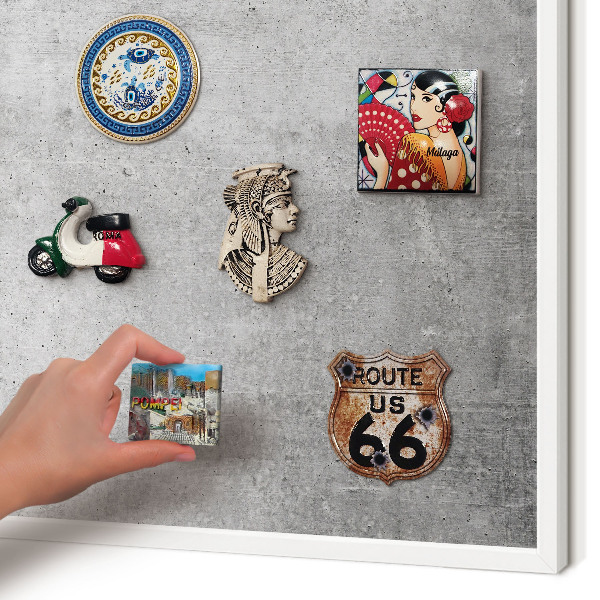 Magnettafel aus Metall für Souvenirs in weißem Rahmen Konkreter Minimalismus