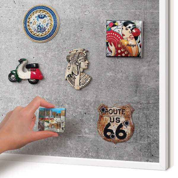 Magnettafel aus Metall für Souvenirs in weißem Rahmen Konkreter Minimalismus