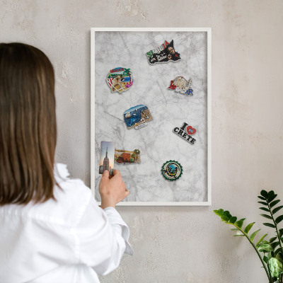 Wand-Magnettafel für Reisesouvenirs mit weißem Rahmen Grauer Marmor
