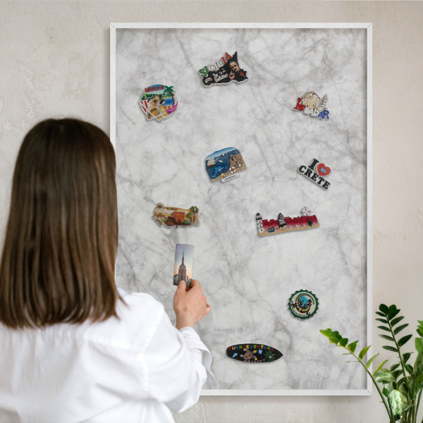 Wand-Magnettafel für Reisesouvenirs mit weißem Rahmen Grauer Marmor