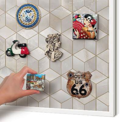 Magnettafel aus Metall für Souvenirs in weißem Rahmen Kubischer Hintergrund