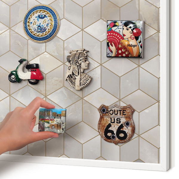 Magnettafel aus Metall für Souvenirs in weißem Rahmen Kubischer Hintergrund