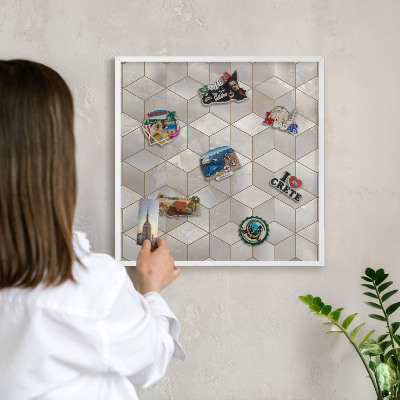 Magnettafel aus Metall für Souvenirs in weißem Rahmen Kubischer Hintergrund