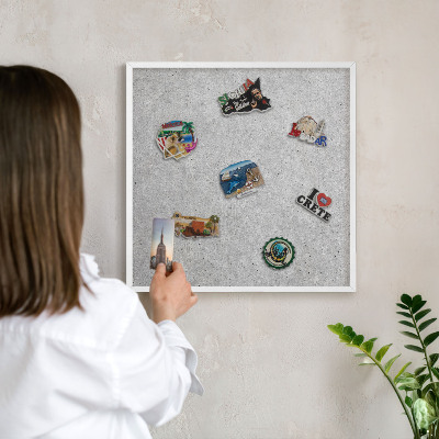 Wand-Magnettafel für Reisesouvenirs mit weißem Rahmen Graue Textur