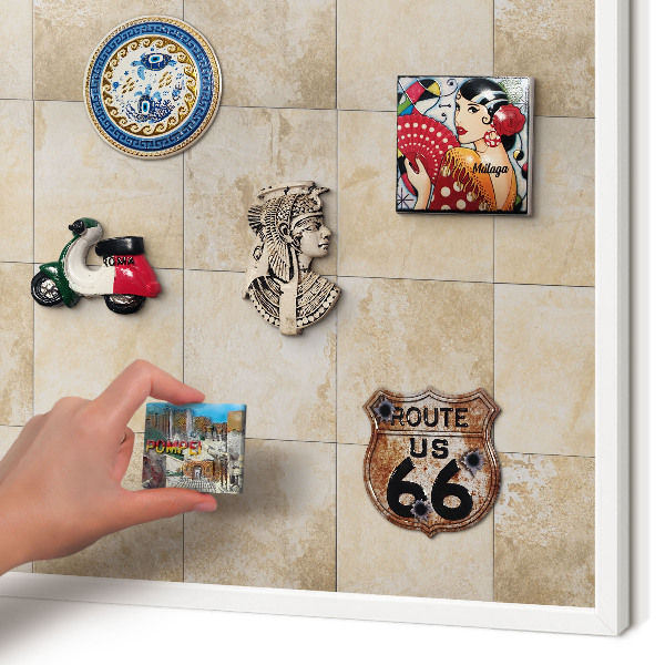 Wand-Magnettafel für Reisesouvenirs mit weißem Rahmen Neutrale Eleganz