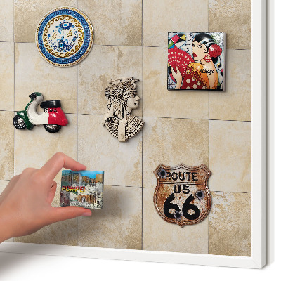 Wand-Magnettafel für Reisesouvenirs mit weißem Rahmen Neutrale Eleganz
