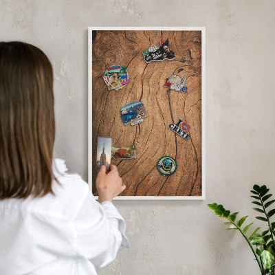 Wand-Magnettafel für Reisesouvenirs mit weißem Rahmen Holzmaserung