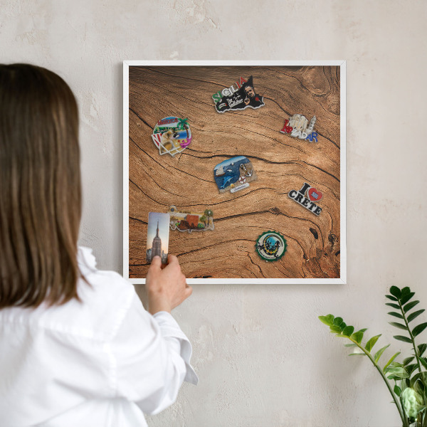 Wand-Magnettafel für Reisesouvenirs mit weißem Rahmen Holzmaserung
