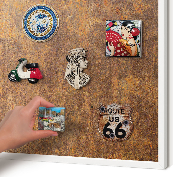 Magnettafel aus Metall für Souvenirs in weißem Rahmen Rostige Eleganz