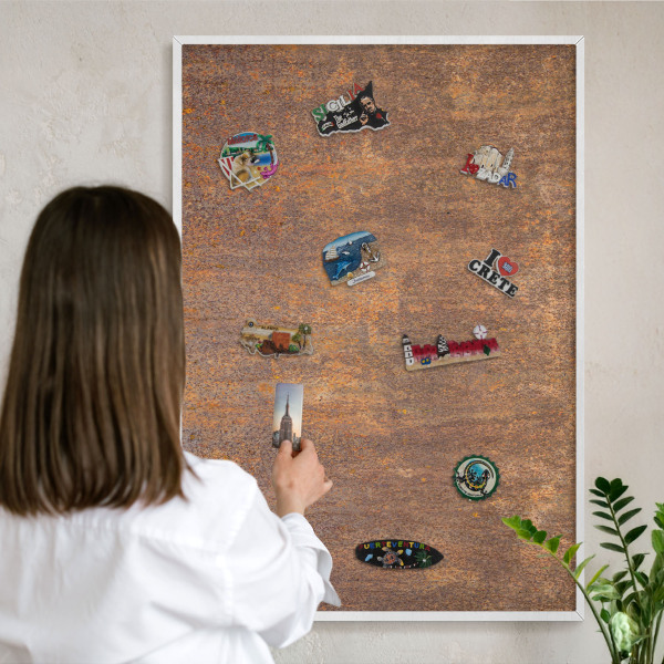 Magnettafel aus Metall für Souvenirs in weißem Rahmen Rostige Eleganz