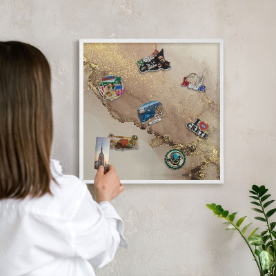 Wand-Magnettafel für Reisesouvenirs mit weißem Rahmen Eleganter Glanz