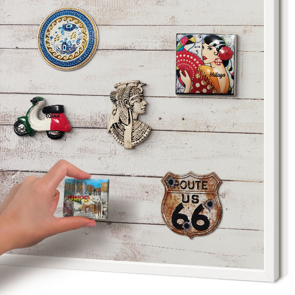 Wand-Magnettafel für Reisesouvenirs mit weißem Rahmen Helles Holz