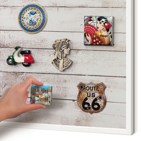 Wand-Magnettafel für Reisesouvenirs mit weißem Rahmen Helles Holz