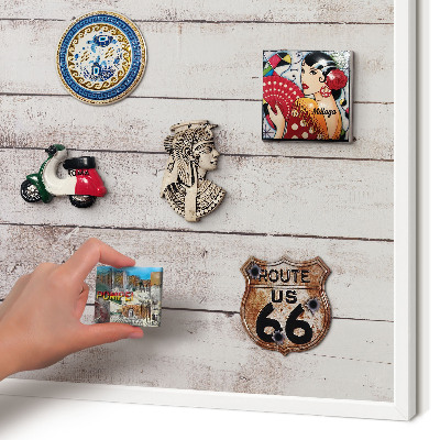 Wand-Magnettafel für Reisesouvenirs mit weißem Rahmen Helles Holz
