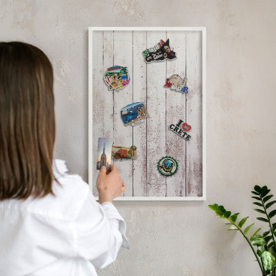 Wand-Magnettafel für Reisesouvenirs mit weißem Rahmen Helles Holz