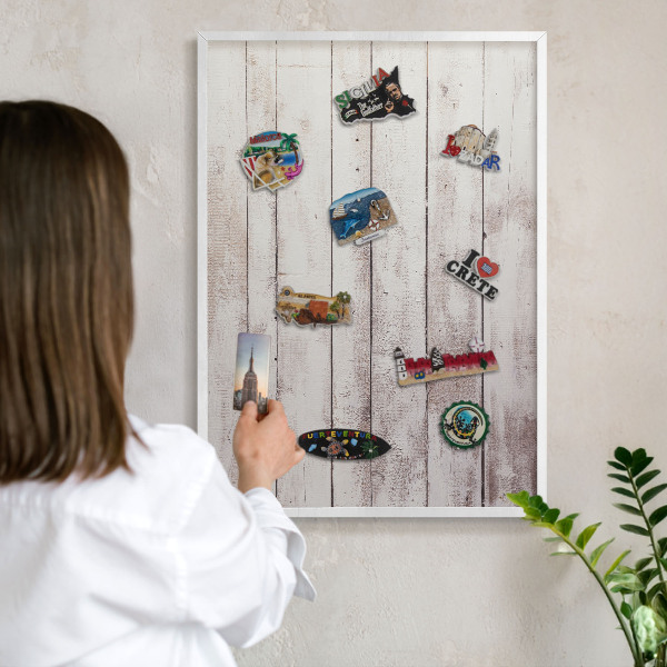 Wand-Magnettafel für Reisesouvenirs mit weißem Rahmen Helles Holz
