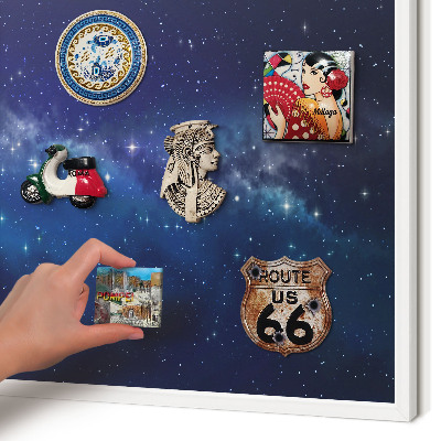 Magnettafel aus Metall für Souvenirs in weißem Rahmen Sternenraum