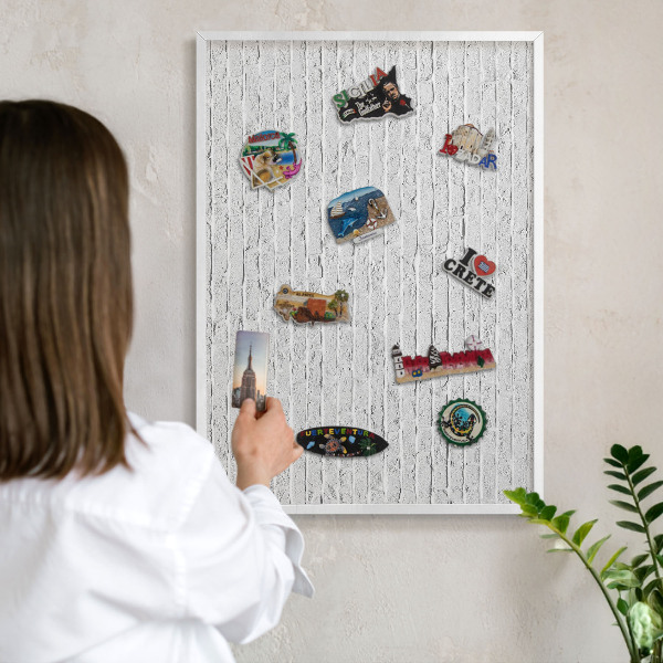 Wand-Magnettafel für Reisesouvenirs mit weißem Rahmen Ziegelmauer