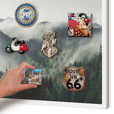 Wand-Magnettafel für Reisesouvenirs mit weißem Rahmen Grüne Berge